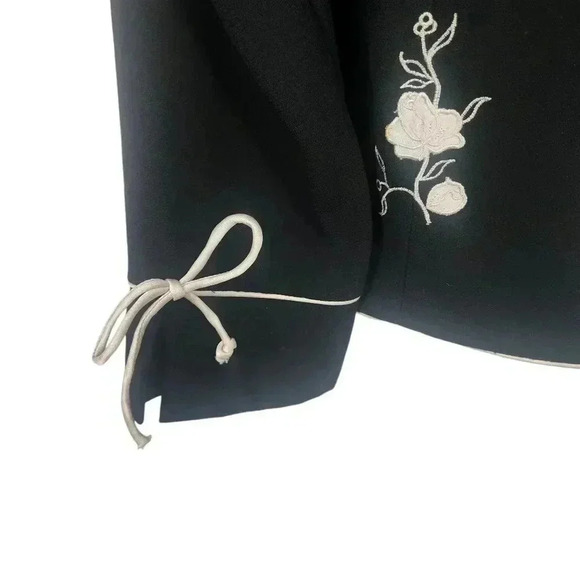 Sag Harbor Vintage Black/Cream Floral Embroidered Blazer Size 14 - Picture 8 of 8